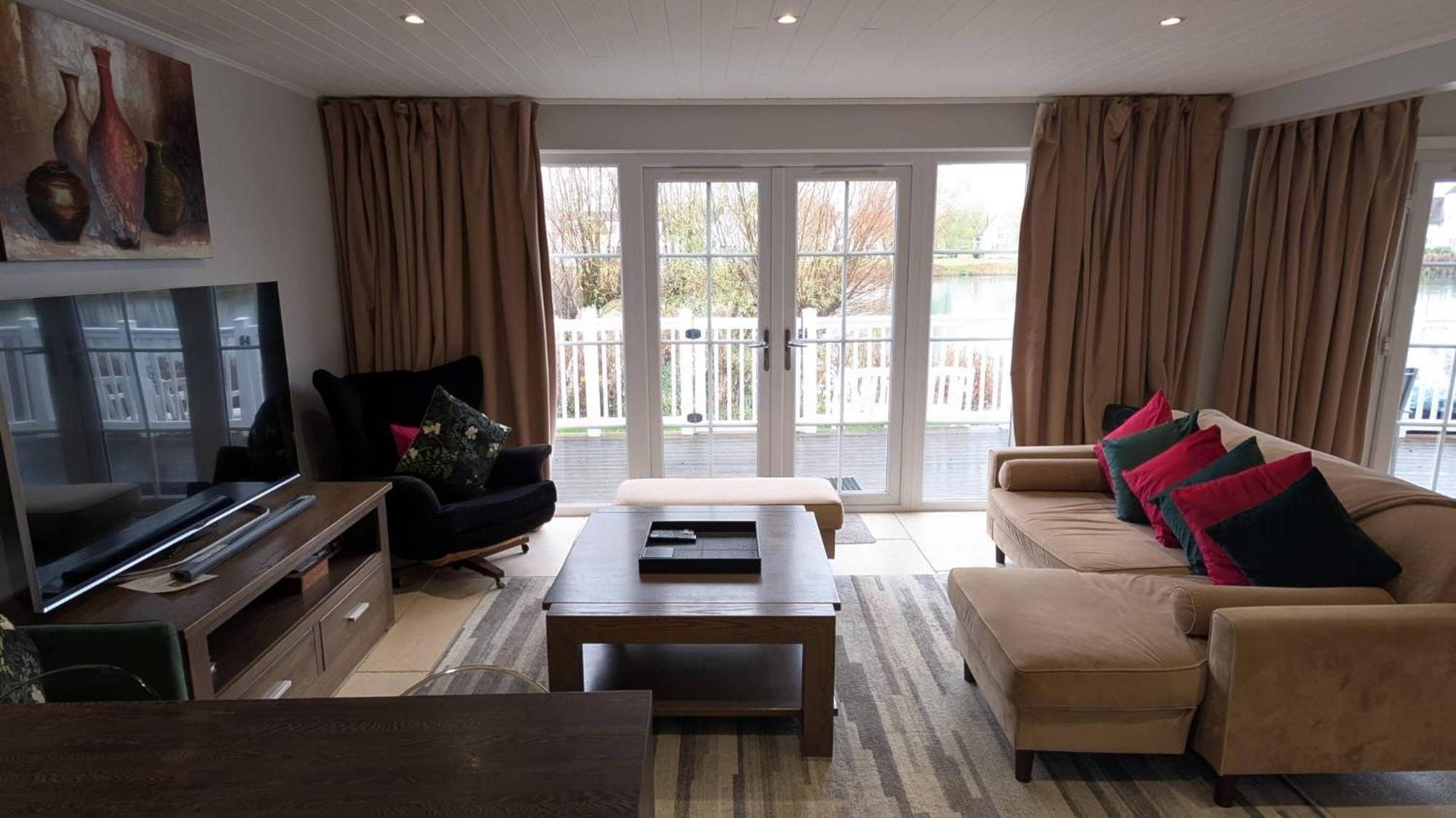 Charming Lake House Nature Retreat In Cotswold Water Park, South Cerney Near Cirencester Eksteriør bilde